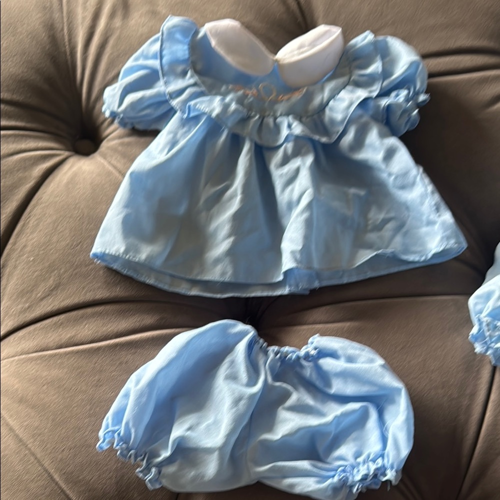 Cabbage Patch Kid Doll with 3 Outfits - Picture 7 of 12